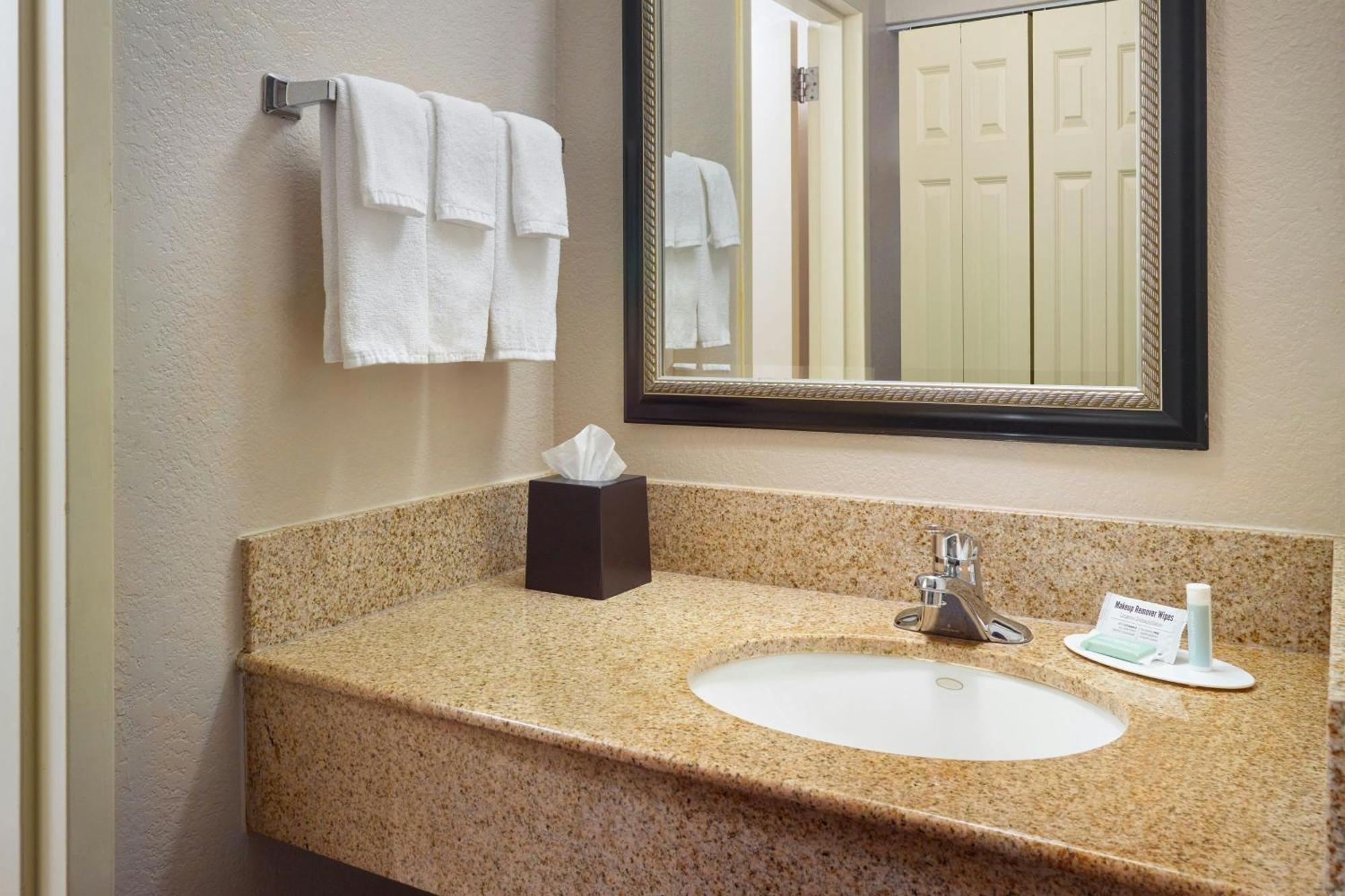 מלון Courtyard By Marriott Baton Rouge Acadian Centre/Lsu Area מראה חיצוני תמונה